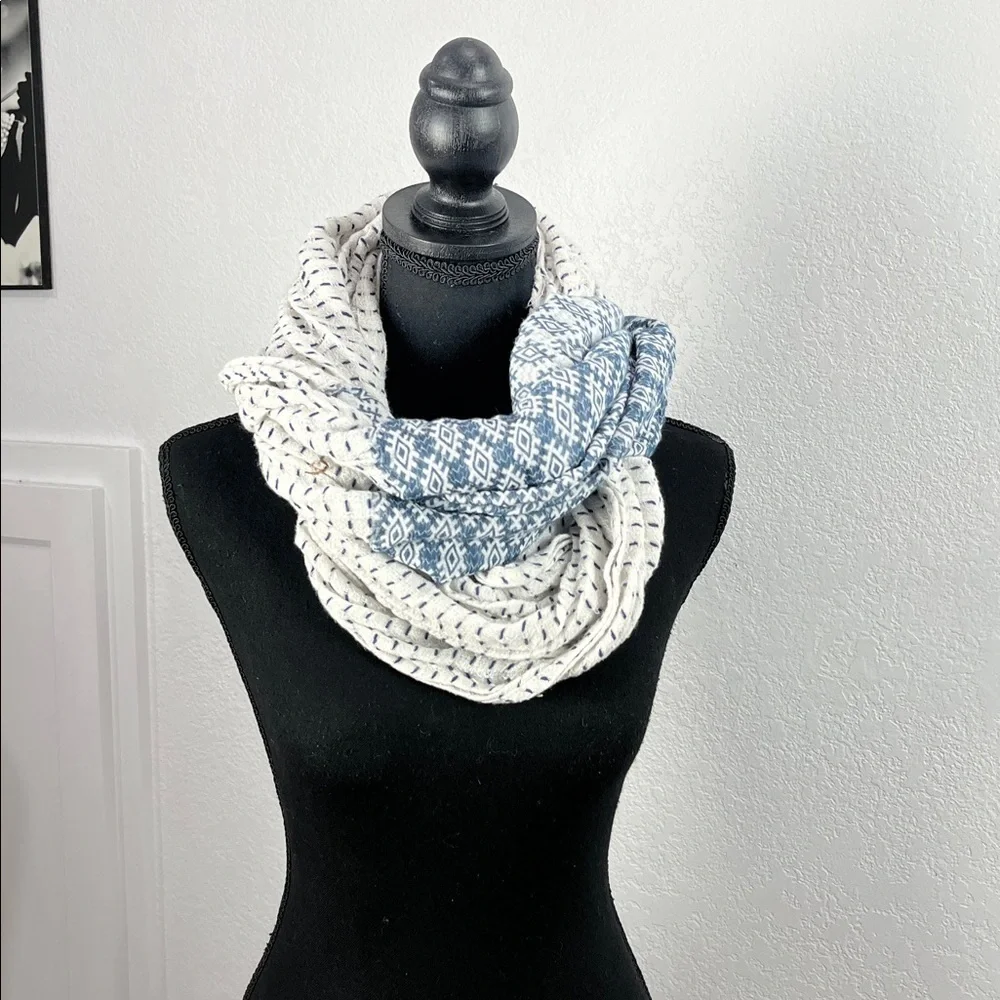 LOFT Women's White Blue Textured Infinity Scarf Geometric Pattern Chic Fall Wear